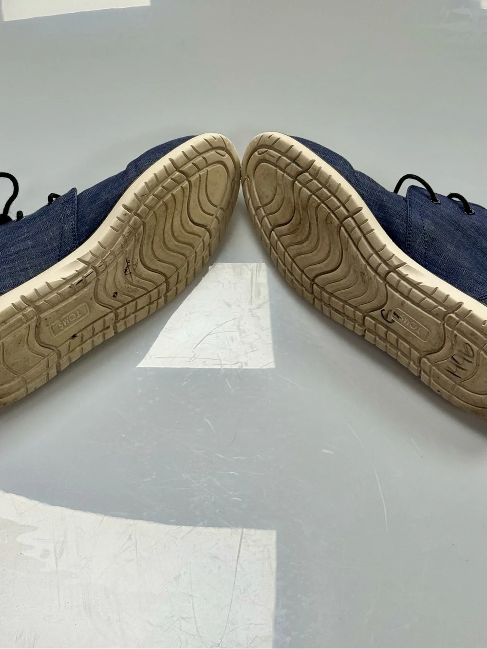 TOMS Men's Blue Chambray Chukka Shoes Lace Up Casual Size 10.5 EU 43.5